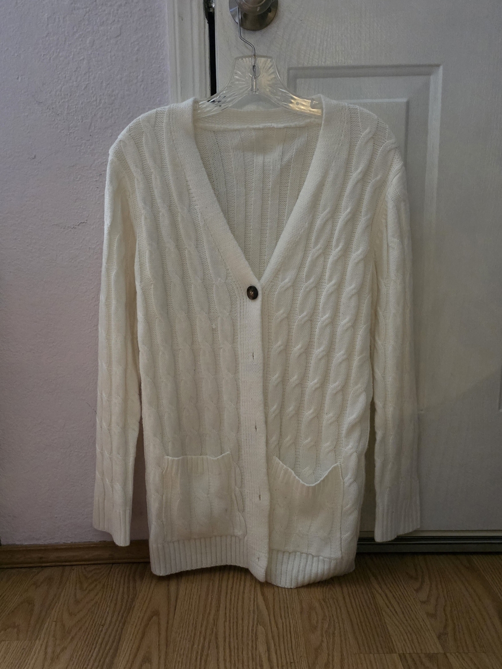 Sm. Classic Cream Cable-Knit V-Neck Cardigan Sweater